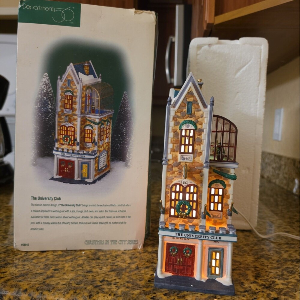 Dept 56 Christmas in the City University Club 58945 Lighted Building